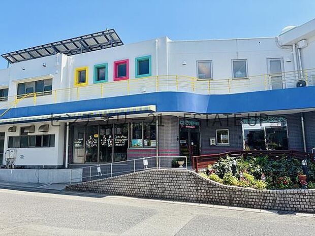 こまどり保育園まで197m、周辺に保育園があり、子育て中のご家庭も安心して暮らせる住環境です。