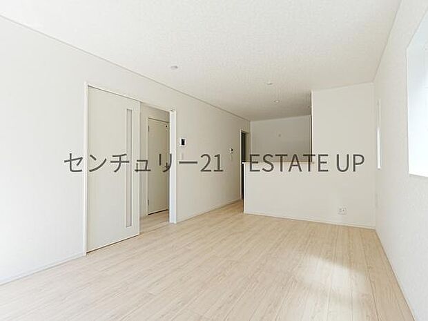 【リビング】お好きにアレンジして家具を置き、ご家族で安らげる癒しの空間をお作りいただけます。