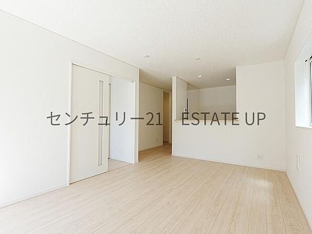 【リビング】お好きにアレンジして家具を置き、ご家族で安らげる癒しの空間をお作りいただけます。