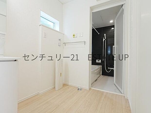 【洗面台・洗面所】スペースの広い洗面所が特徴♪