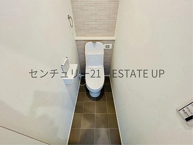 【トイレ】二階にあるトイレです。