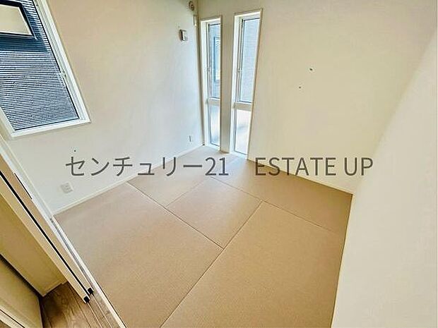 【和室】リビング横の和室は、思い切りお子様が遊べるキッズスペースにぴったり！