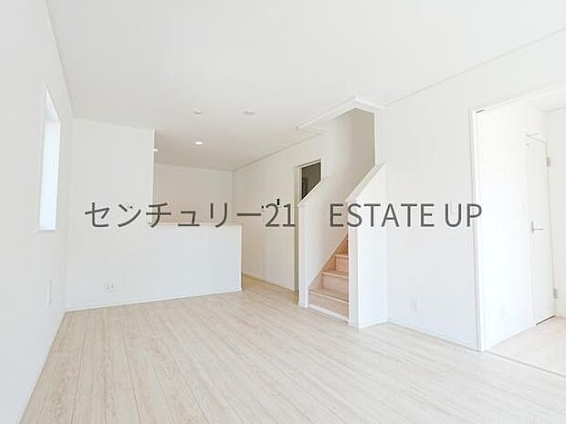 【リビング】お好きにアレンジして家具を置き、ご家族で安らげる癒しの空間をお作りいただけます。