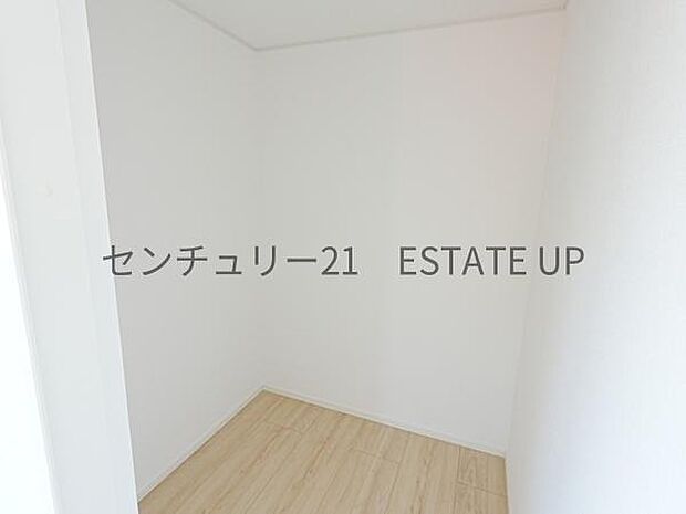 【収納】洋室にある収納。洋服の多いご家族も趣味の道具もすっきり収納できます♪