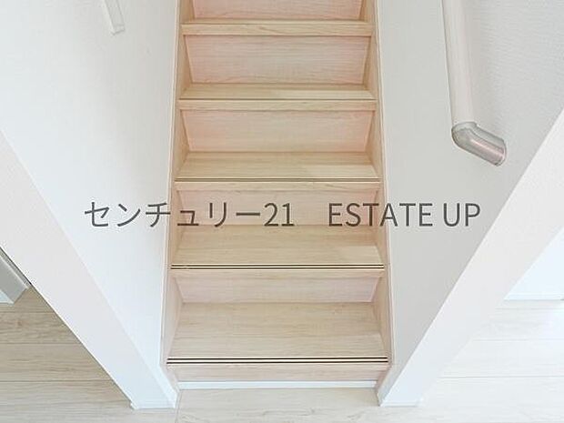【階段】リビング階段なので家族のコミュニケーションが増えますね。