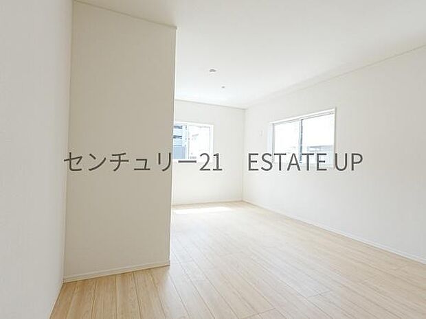 【リビング】来客者もゆったりとお過ごしいただけるリビングです。