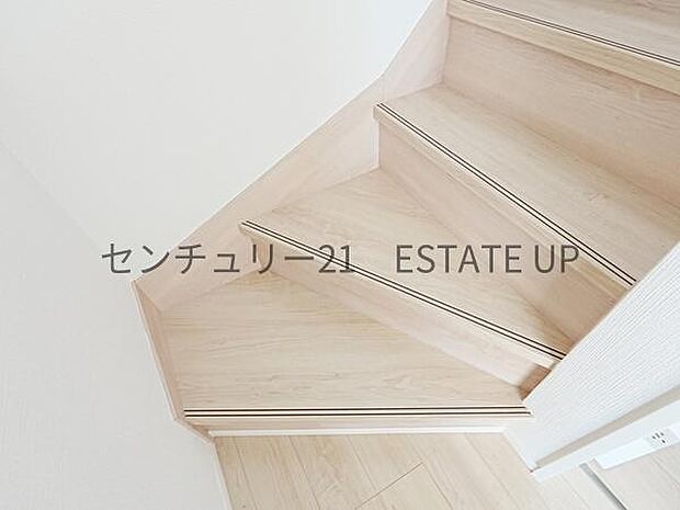 【階段】リビング階段なので家族のコミュニケーションが増えますね。