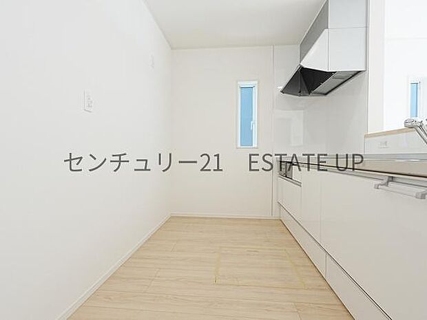 【キッチン】背面にスペースがあるので収納やいろんなアレンジができます♪