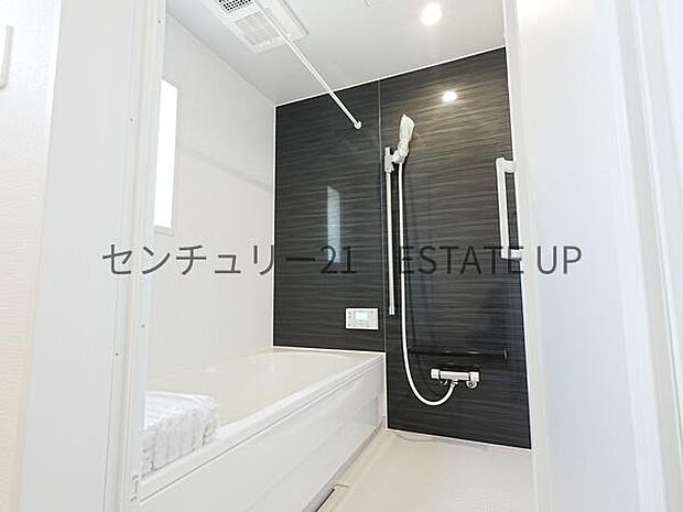 【バス】1日の疲れを癒してくれるバスルーム。