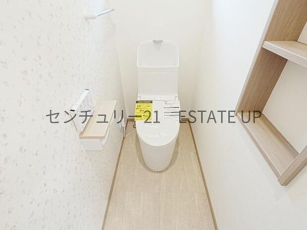 【トイレ】温水洗浄便座付きのトイレです。