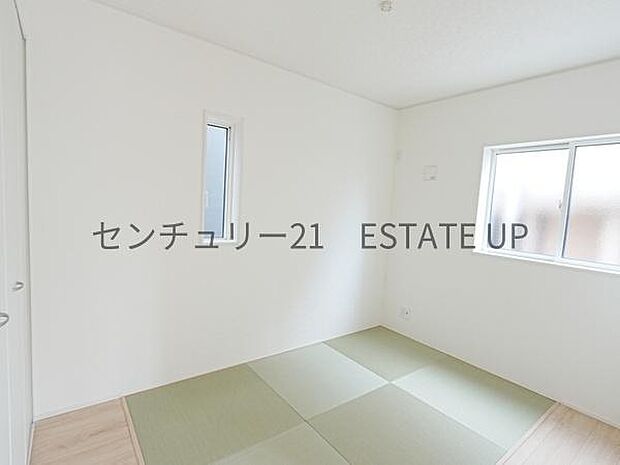 【和室】リビングに和室があり、来客室にも、思い切りお子様が遊べるキッズスペースにもお昼寝スペースにも多様に使用できます!