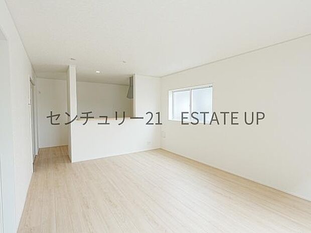 【リビング】ご家族皆様でゆったりとお過ごしいただけるリビングです。