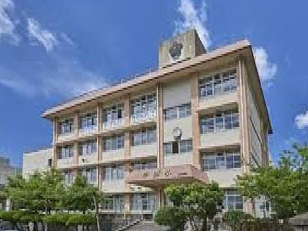 鹿児島市立中郡小学校まで600m、中郡小学校では、校訓「なかよく・かしこく・すこやかに」を大切にしています。