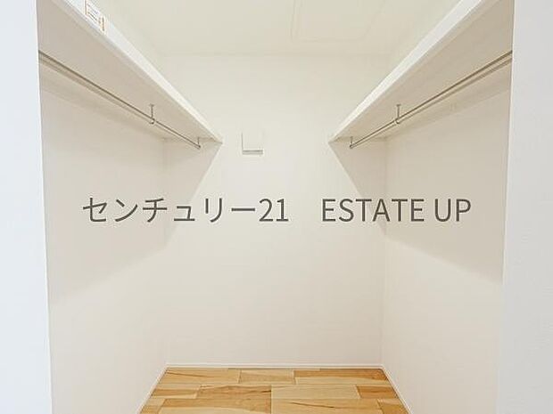 【収納】洋室奥ファミリー収納。洋服の多いご家族も趣味の道具もすっきり収納できます♪