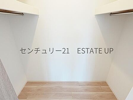【収納】洋室奥ファミリー収納。洋服の多いご家族も趣味の道具もすっきり収納できます♪