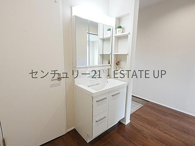 【洗面台・洗面所】スペースの広い洗面所が特徴♪