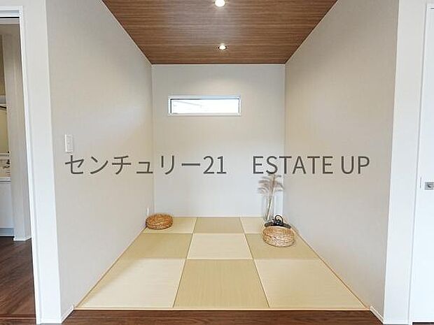 【和室】リビングに和室があり、来客室にも、思い切りお子様が遊べるキッズスペースにもお昼寝スペースにも多様に使用できます!