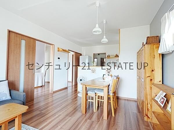 【リビング】お好きにアレンジして家具を置き、ご家族で安らげる癒しの空間をお作りいただけます。