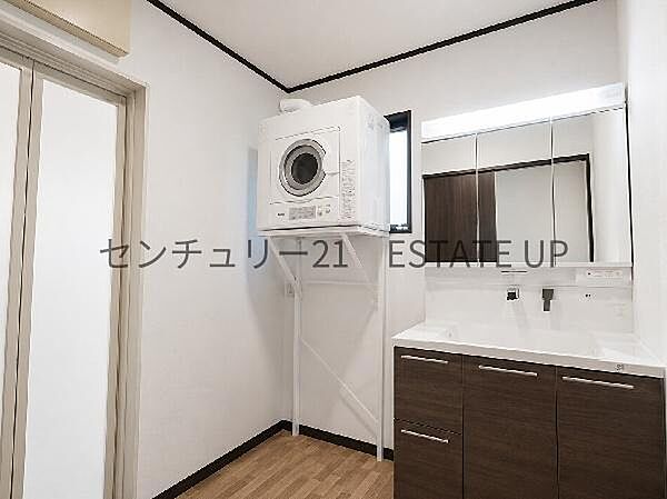 【洗面台・洗面所】スペースの広い洗面所が特徴♪※美加工してます。