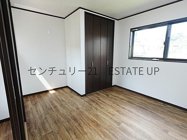 【洋室】クローゼットがあるのですぐに着替えができ便利です♪