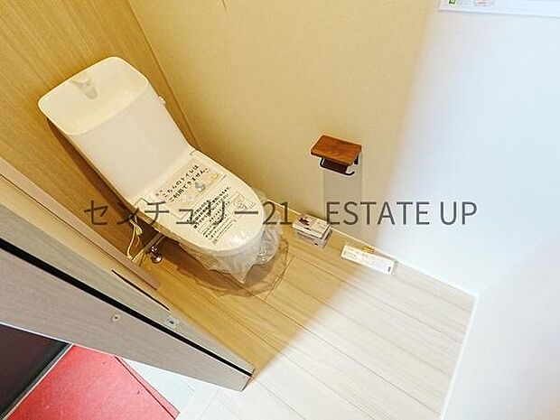 【トイレ】温水洗浄便座付きのトイレです。