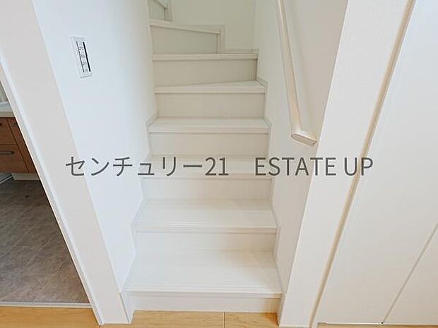 【階段】リビング階段なので家族のコミュニケーションが増えますね。