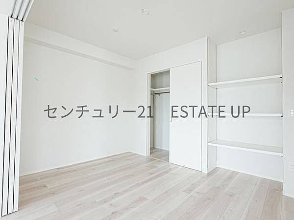 【洋室】リビングにある洋室。