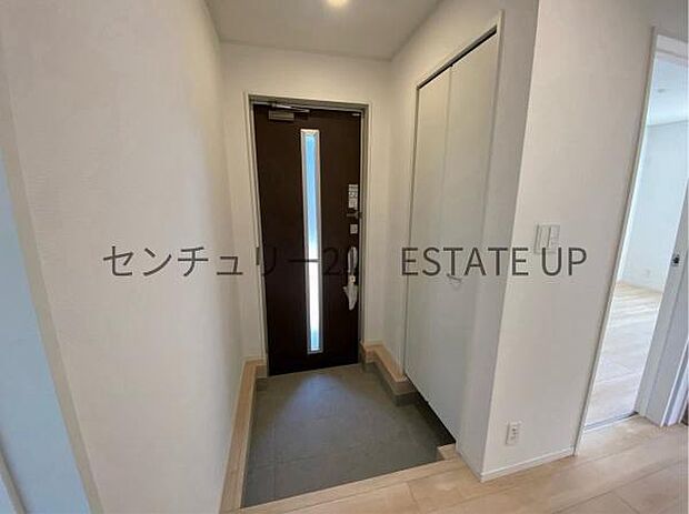【玄関】玄関の高さが低いので靴の脱ぎ履きがしやすいです。