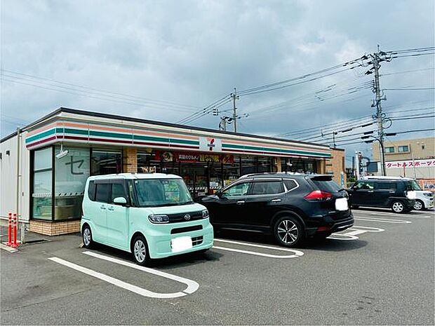 セブンイレブン鹿児島吉野帯迫中央店まで1105m、ちょっとした買い物からATM利用まで◎ セブンイレブンが近くて暮らしやすい環境です。