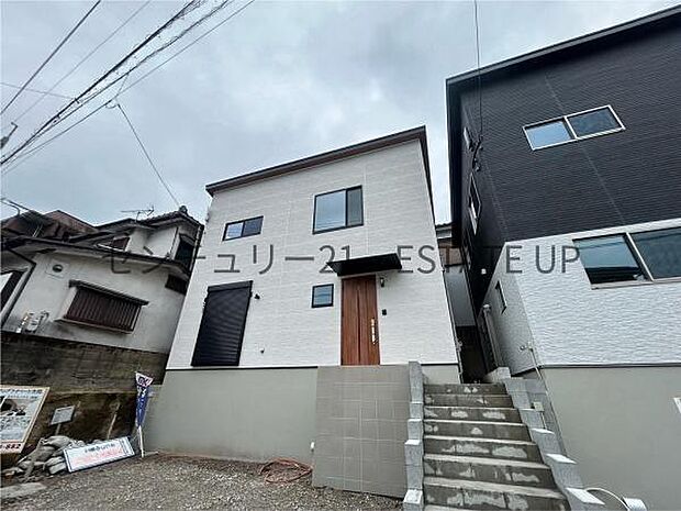 【完成前外観】