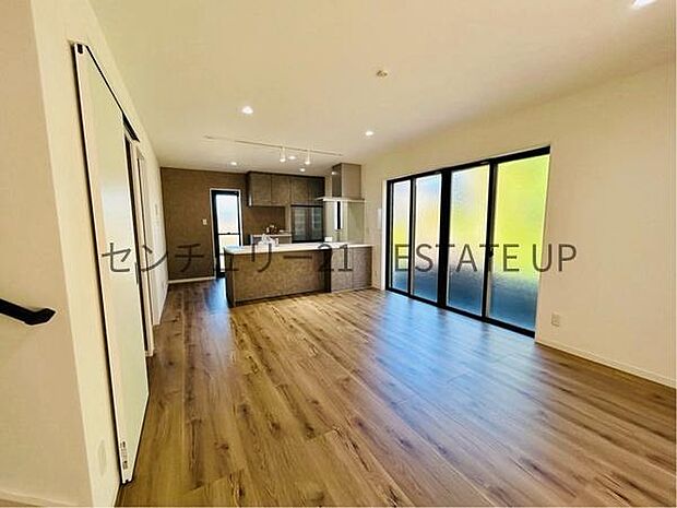 【リビング】お好きなインテリアなどを飾って、ご家族で安らげる癒しの空間をお作りいただけます。