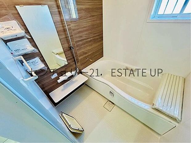 【バス】1日の疲れを癒してくれる広々としたバスルーム。