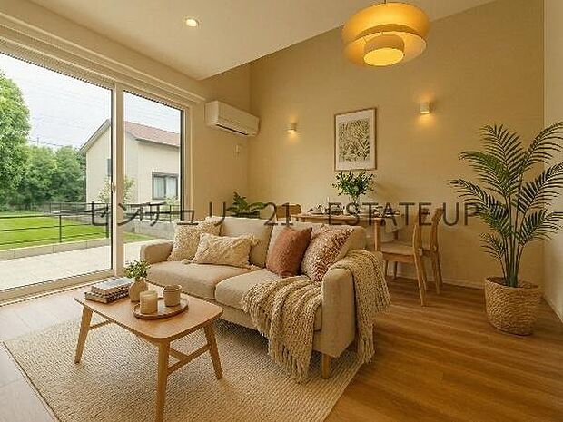 【リビング】大きな窓から明るい陽光が差し込み、ご家族皆様でゆったりとお過ごしいただけるリビングダイニングです。※ホームステージングしているイメージ図です。