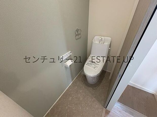 【トイレ】各階にトイレが付いているので、忙しい朝の時間帯にも安心。