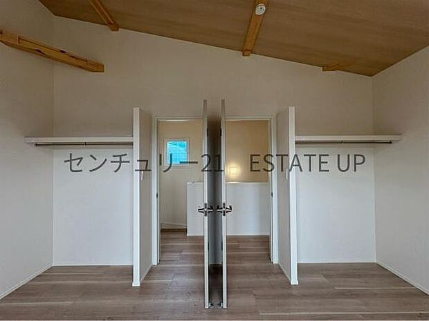 【洋室】フローリング仕様なので、お掃除も楽ちんです。