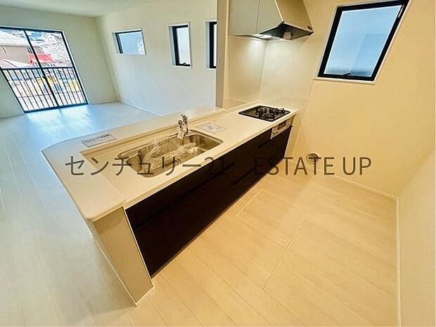 【キッチン】解放感に優れているオープンキッチン