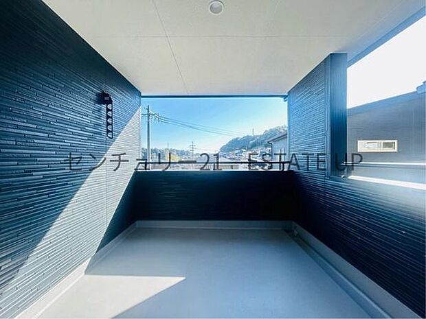 【バルコニー】多様にお使いできる広々としたバルコニーです♪