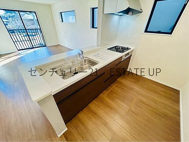 【キッチン】解放感に優れているオープンキッチン