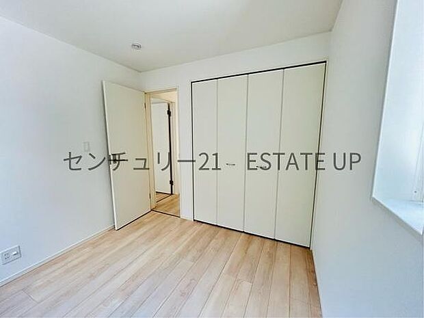 【洋室】クローゼットもあるのでライフスタイルに合わせて、多目的にお使いいただけます。
