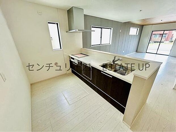 【キッチン】解放感に優れているオープンキッチン