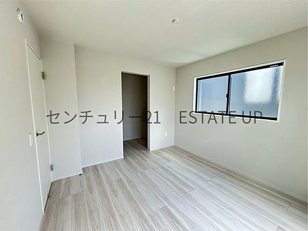 【洋室】収納もあるのでライフスタイルに合わせて、多目的にお使いいただけます。