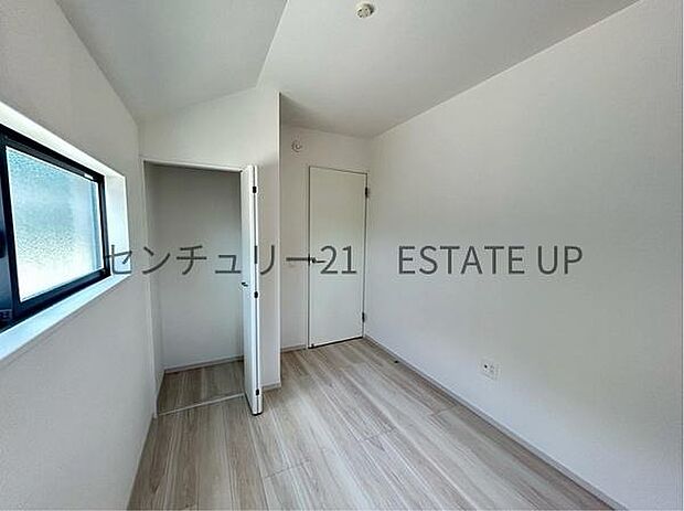 【洋室】クローゼットもあるのでライフスタイルに合わせて、多目的にお使いいただけます。