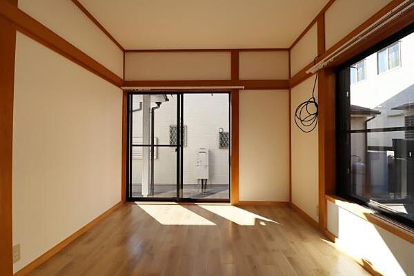 1F6畳の洋室の様子です♪