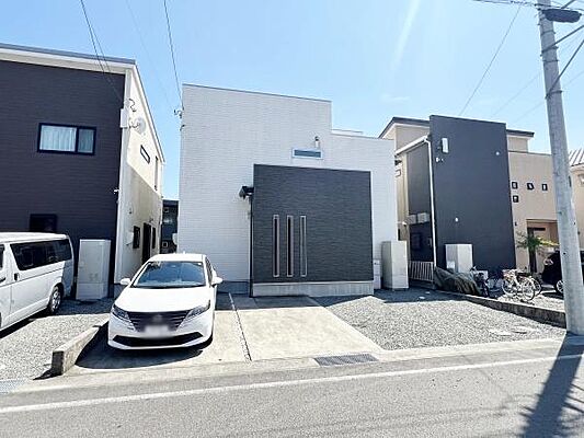 外観 富士市松本　オール電化太陽光の家　駐車3台可