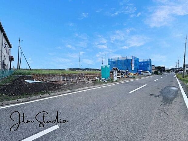 落ち着きある住宅街です◎周囲には高い建物がなく、空が広く開放感があり、陽当たりを大きく遮られることもありません!気持ちの良い風が通り抜ける街並みです♪