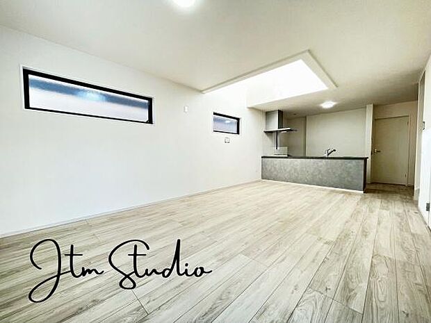 ここにはみんなが集い、食事と楽しい会話が始まる。話に夢中になりすぎて、ついつい時を忘れ夜半過ぎになってしまう。そんな束の間の幸せを感じさせてくれる場所でありたい◎