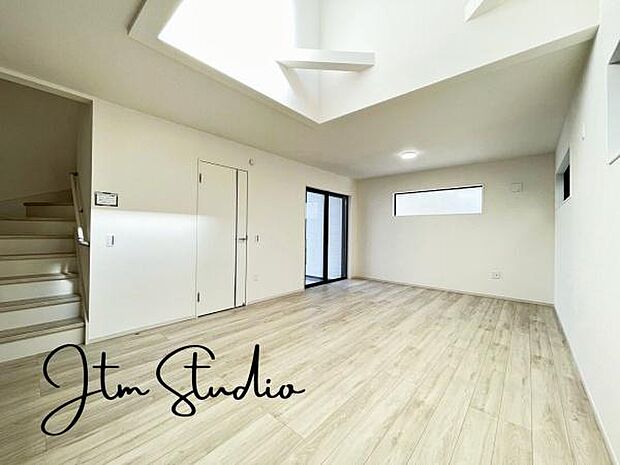 リビング階段がある間取りは、お子様が成長しても自然にコミュニケーションがとりやすく、家族が集まるおうちの中心として毎日顔を合わせられる安心感のある空間です。忙しい毎日でも絆を感じられます◎