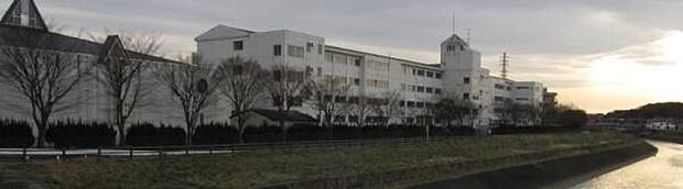 松戸市立小金北中学校まで650m