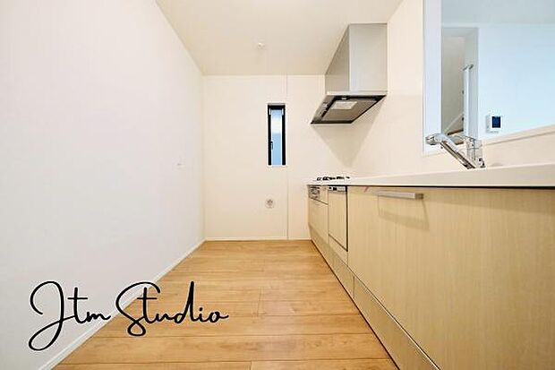 毎日使うキッチンが綺麗で清潔ならお料理を作るのも楽しくなりますよね♪機能性とデザイン性を兼ね備えた嬉しい広々キッチンです◎