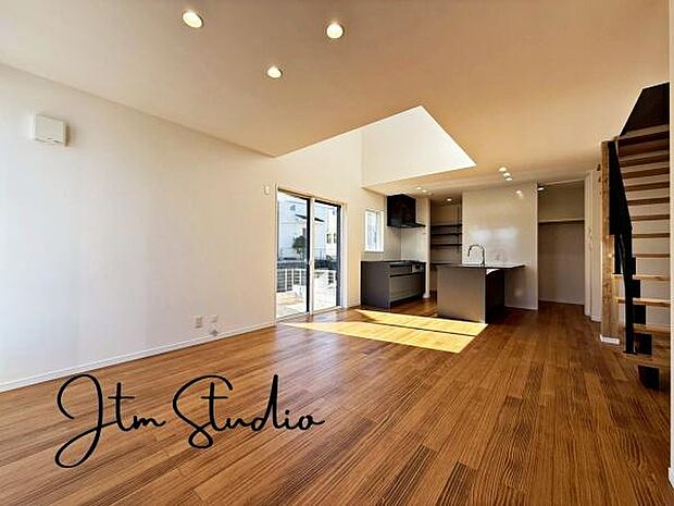 リビング階段がある間取りは、お子様が成長しても自然にコミュニケーションがとりやすく、家族が集まるおうちの中心として毎日顔を合わせられる安心感のある空間です。忙しい毎日でも絆を感じられます◎